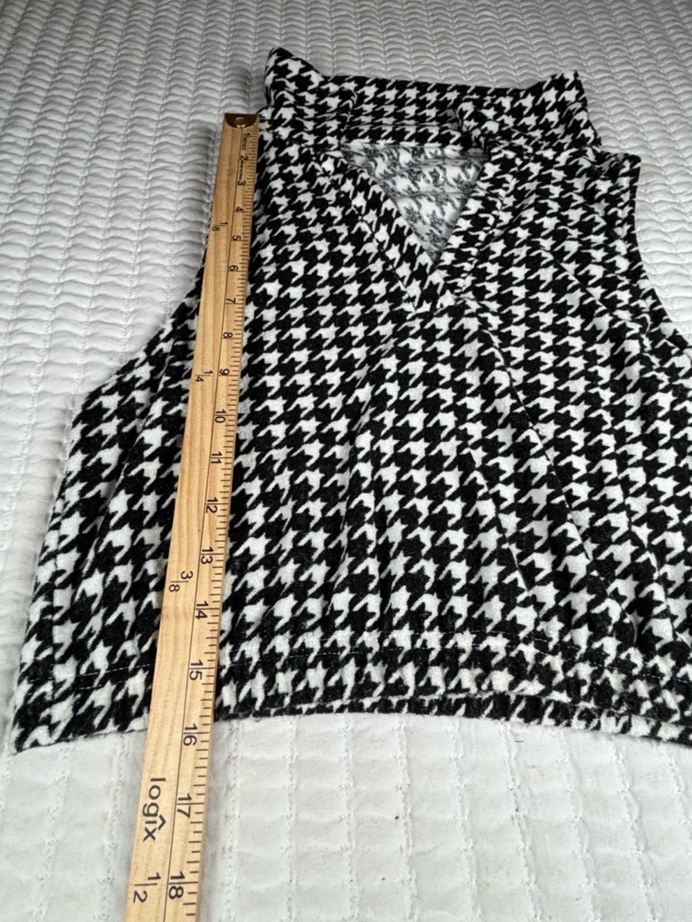 SO Sleeveless Houndstooth Top Size Large Black White Mock Neck Crop Tank Stretch - Picture 6 of 7